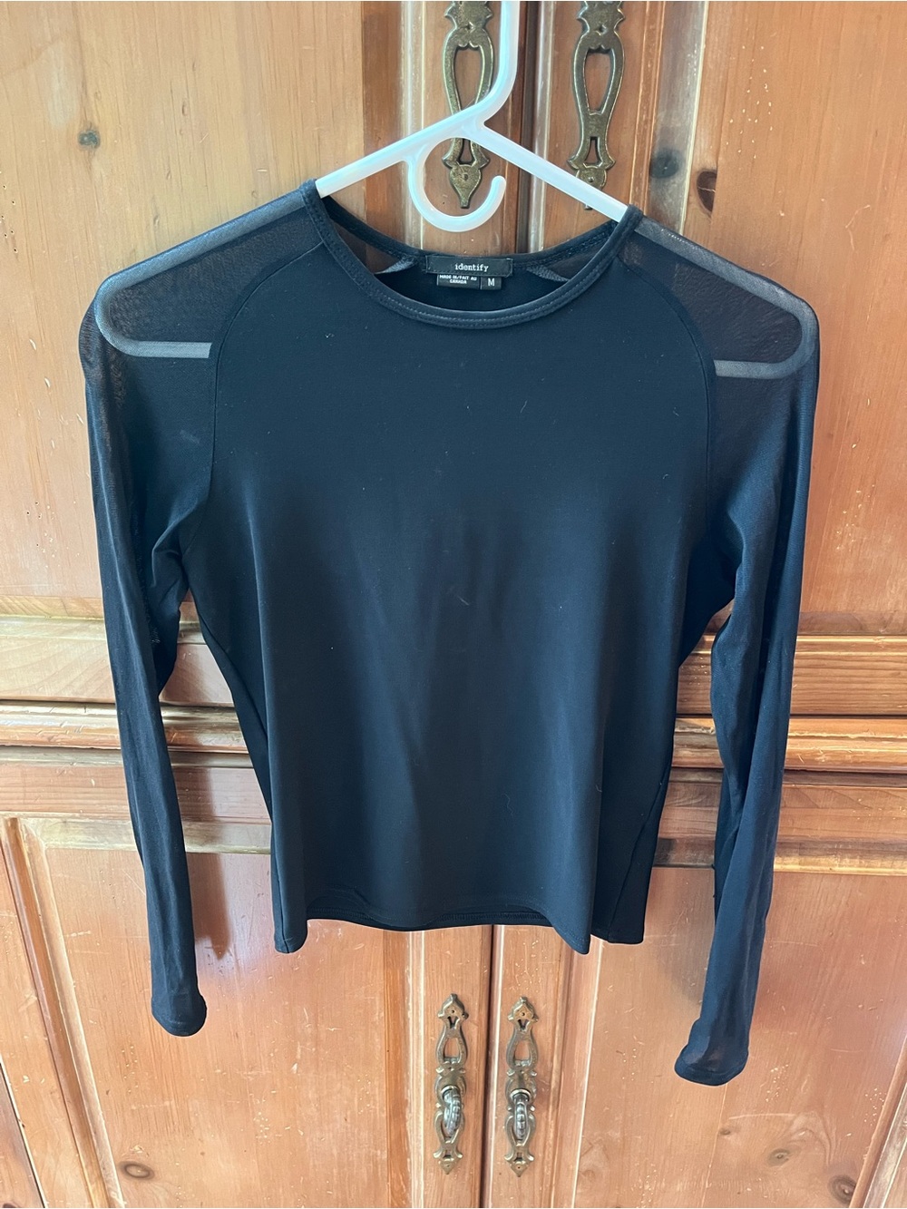 IDENTIFY. SOLID BLACK LONG SLEEVE CREW NECK DRESSY TOP. MEDIUM.